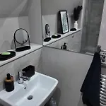 Comfortable For Business & Leisure Apartmán *