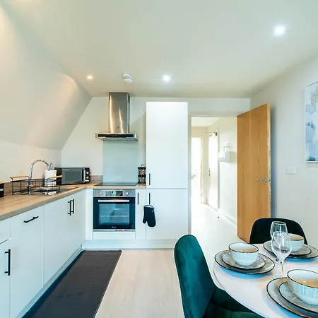 Apartment Charming Urban Escape Near Victoria Gate Sleeps 4 Free Wi-Fi Leeds (West Yorkshire)