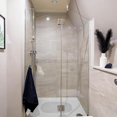 Apartament By The Arena