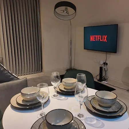 Charming Urban Escape Near Victoria Gate Sleeps 4 Free Wi-Fi * Leeds (West Yorkshire)